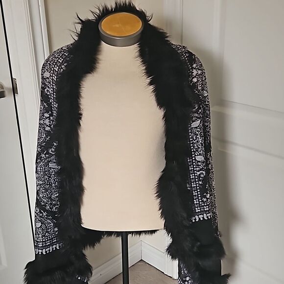 Taj Mahal Beaded Scarf With Faux Fur Trim Black/ Silver - Picture 7 of 16